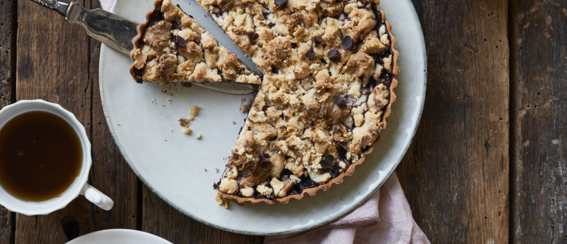 Brombærtærte med crumble