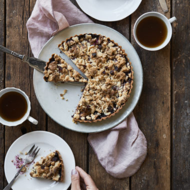 Brombærtærte med crumble