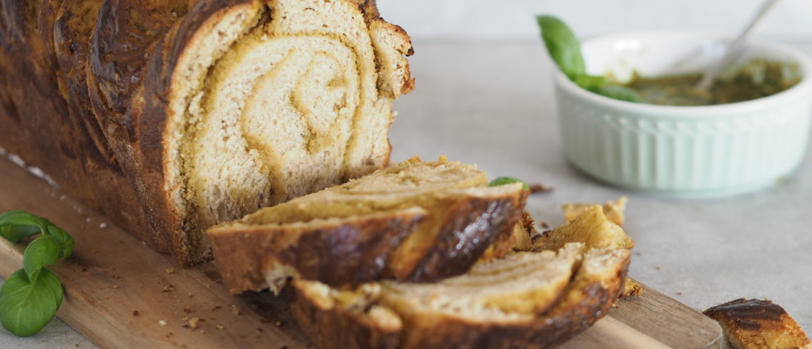 fuldkornsbrød med pesto
