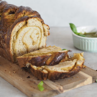 fuldkornsbrød med pesto