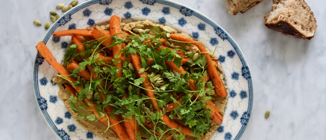 hummus med bagte gulerødder