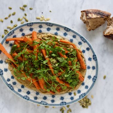 hummus med bagte gulerødder