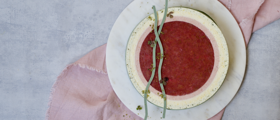 moussekage med rabarber