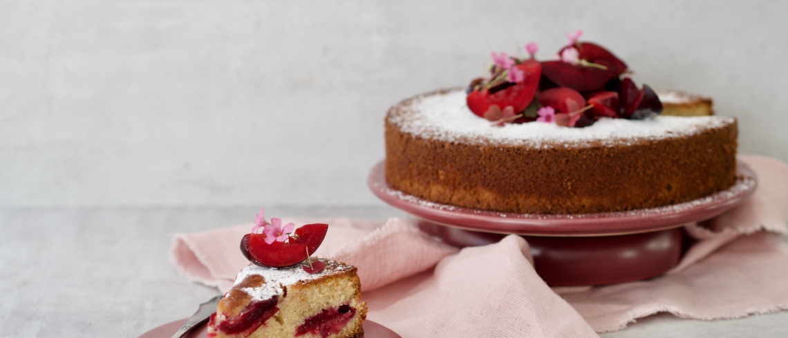 Hvid blondie med blommer