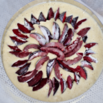 Hvid blondie med blommer