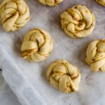 pestosnurrer med rød pesto