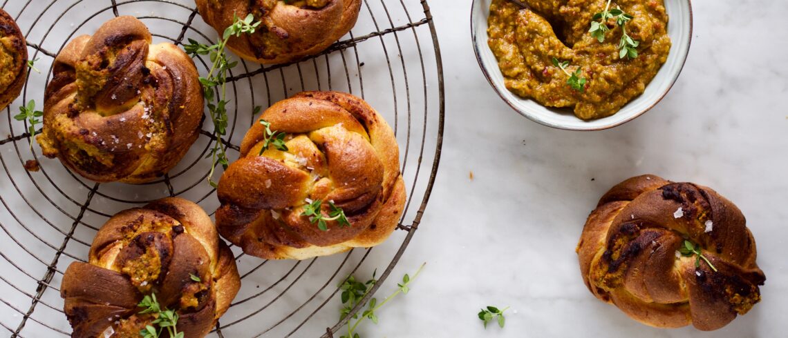 pestosnurrer med rød pesto