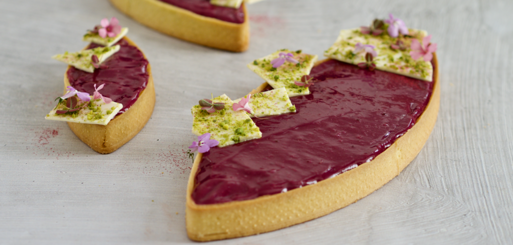 Pistacietærter med solbær