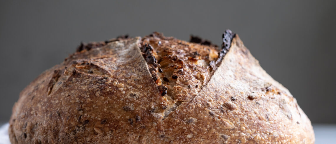 fuldkornssurdejsbrød