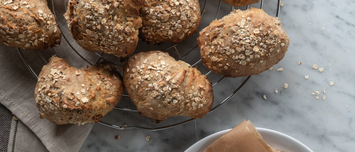 Koldhævede fuldkornsboller