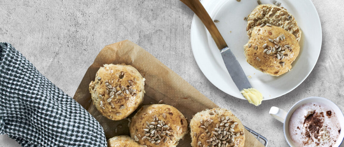 Fuldkornsboller med solsikkekerner