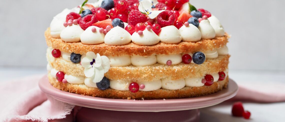lagkage med friske bær