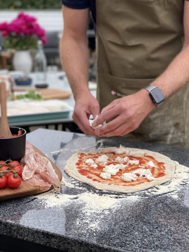 bøn sav Slange Pizza bagt på grill | Opskrift på koldhævet pizzadej | Bag pizza uden ovn