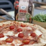 pizza bagt på grill