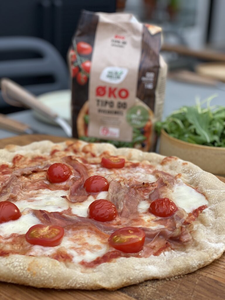 pizza bagt på grill
