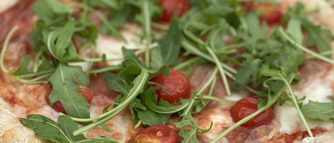 pizza bagt på grill