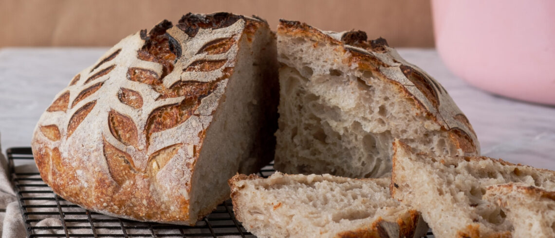 surdejsbrød med snit