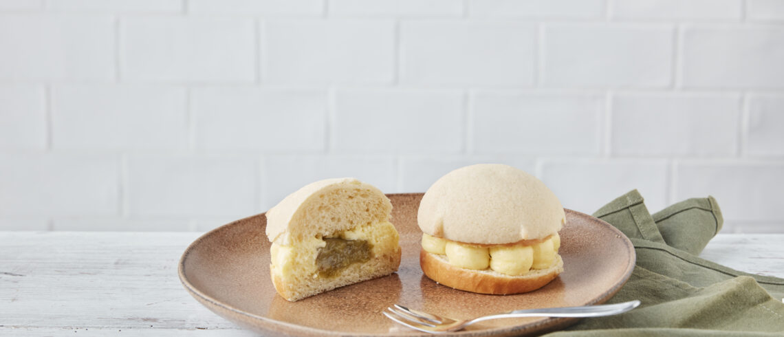 gammeldags fastelavnsbolle med creme og bær kompot