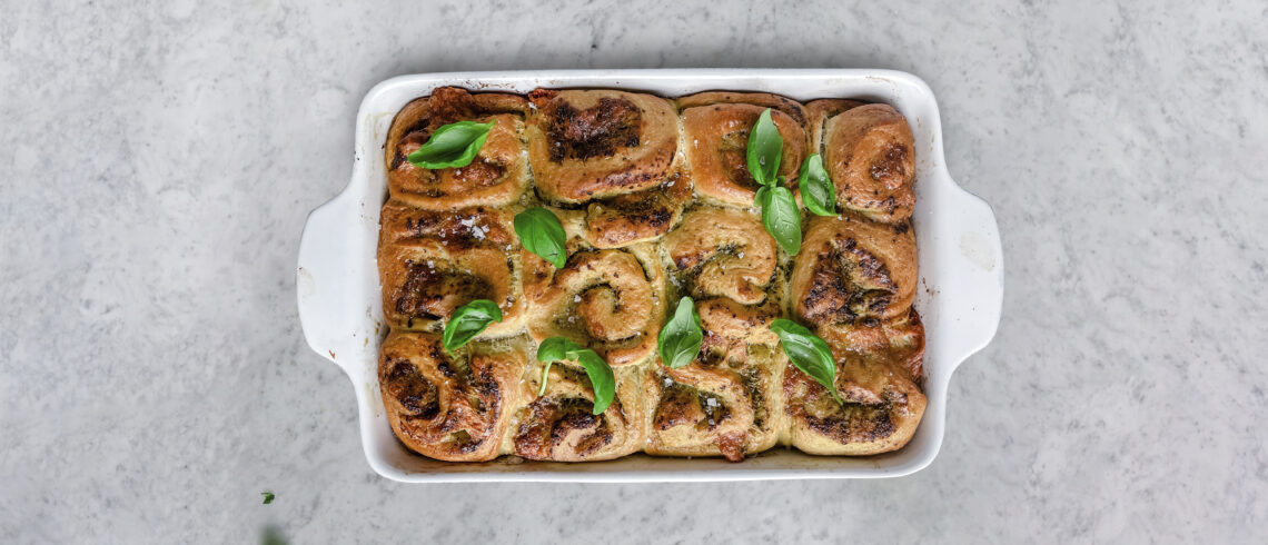 Pestosnegle med mozzarella