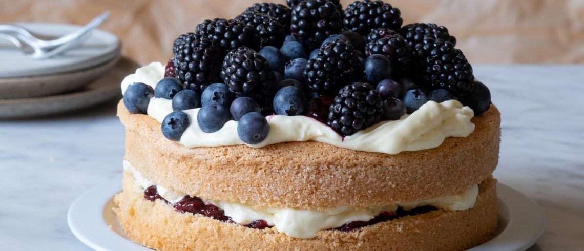 Efterårslagkage med bær