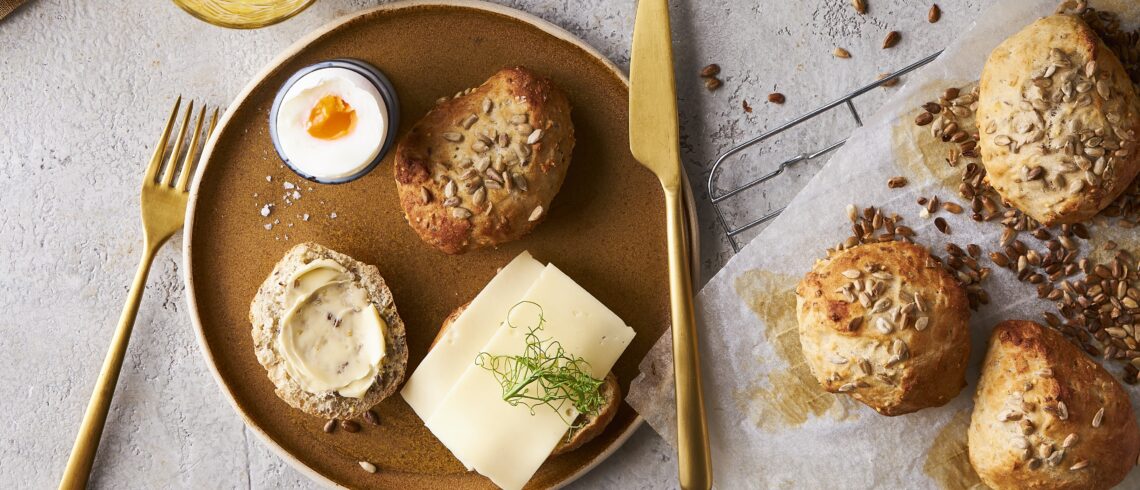 Koldhævede brunchboller i airfryer