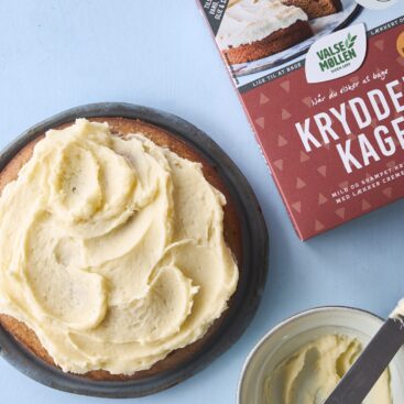 Nem krydderkage med frosting - Bageblanding